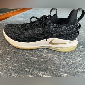 Lebron 15 low top